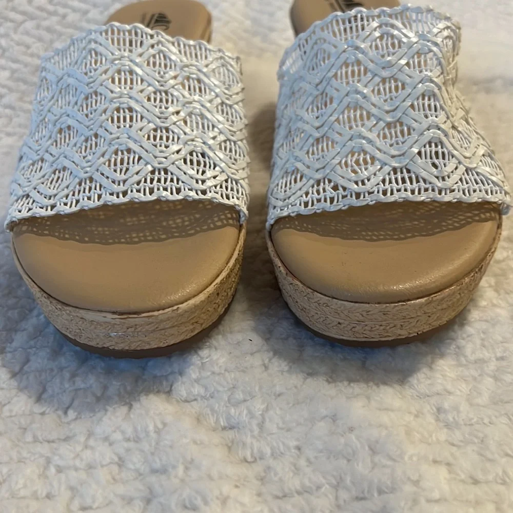 Cliffs by White Mountain Women's Biankka Platform White Sandals Size 9